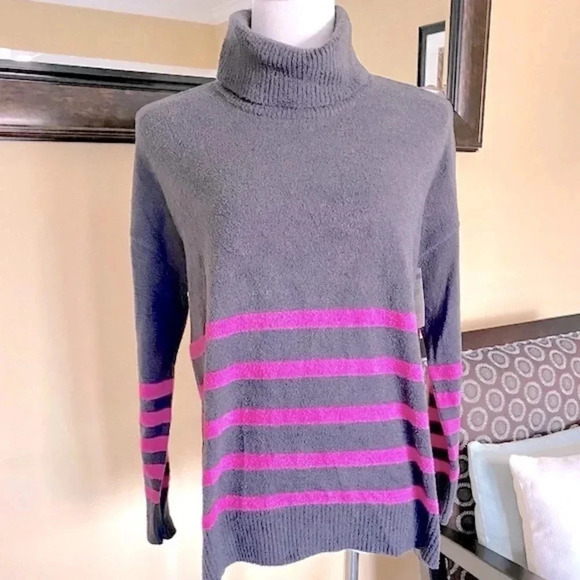 Vince Camuto Women’s Lightweight Turtleneck Sweater Dark Gray Size Medium - Picture 3 of 8